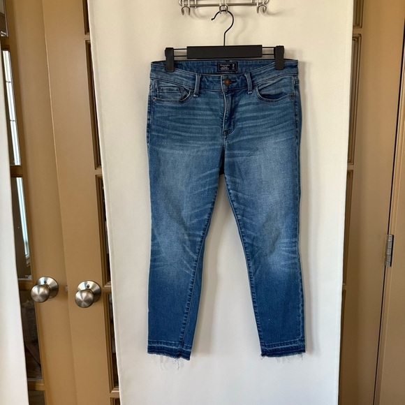 Abercrombie & Fitch Denim - Abercrombie & Fitch Women's 26/2S Short Blue Harper Ankle Raw Hem Skinny Jean